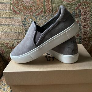 UGG Women’s Jass Slip-on platform Sneaker Size 7M - Grey Suede